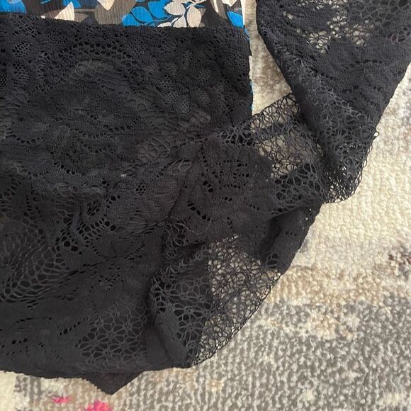 Beautiful new blouse - Picture 3 of 4